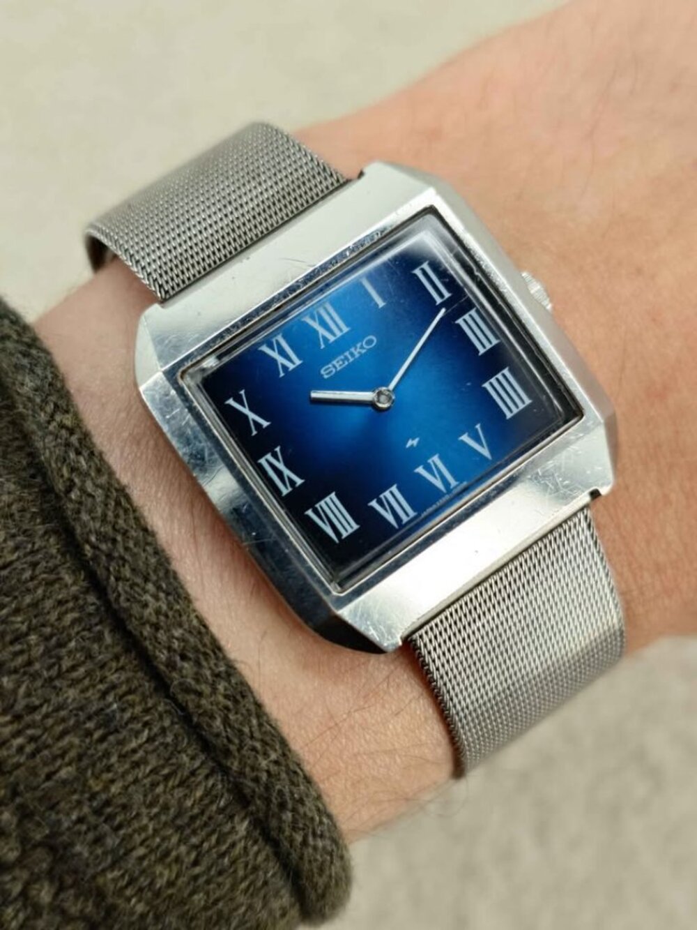 Seiko Men’s Watch Chariot 2220-3172 Blue TV Dial Manual Wind Vintage 30mm Works